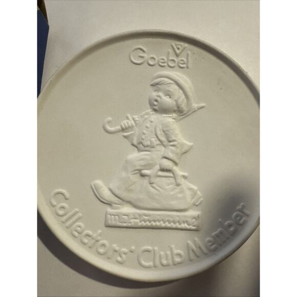 Hummel Goebel 4” Collector’s Club Member Plate/Coaster/Medallion, 1976 - Picture 3 of 7